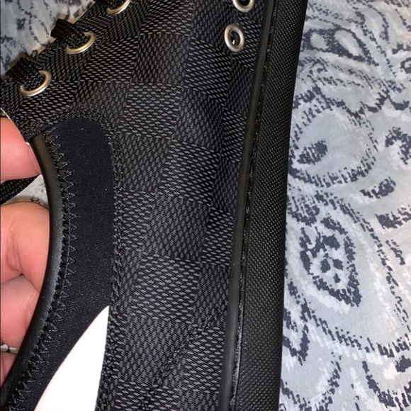 Men’s Louis Vuitton shoes - Picture 2 of 5